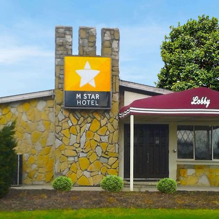 M Star Columbus North Motel Exterior foto