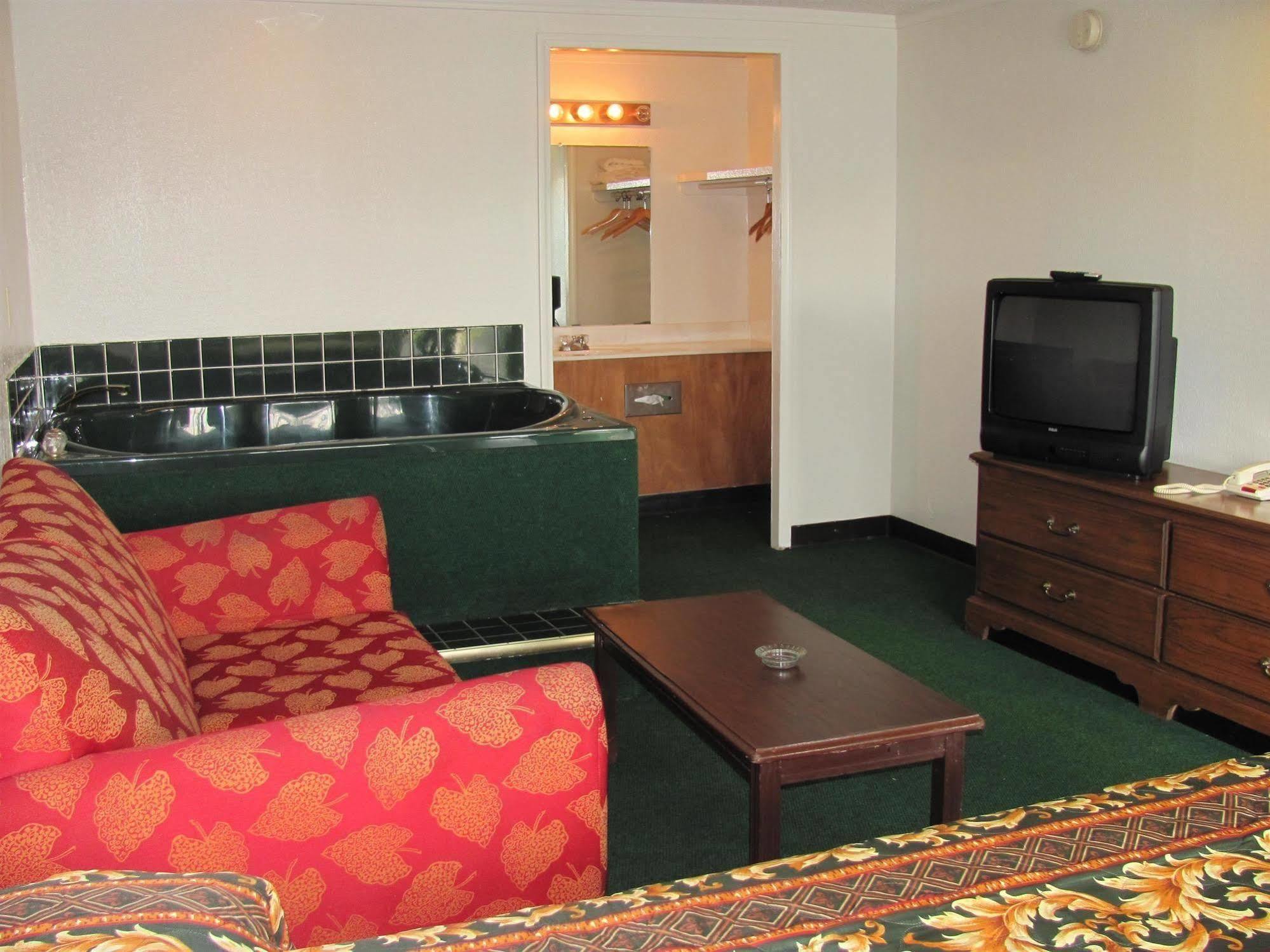 M Star Columbus North Motel Exterior foto